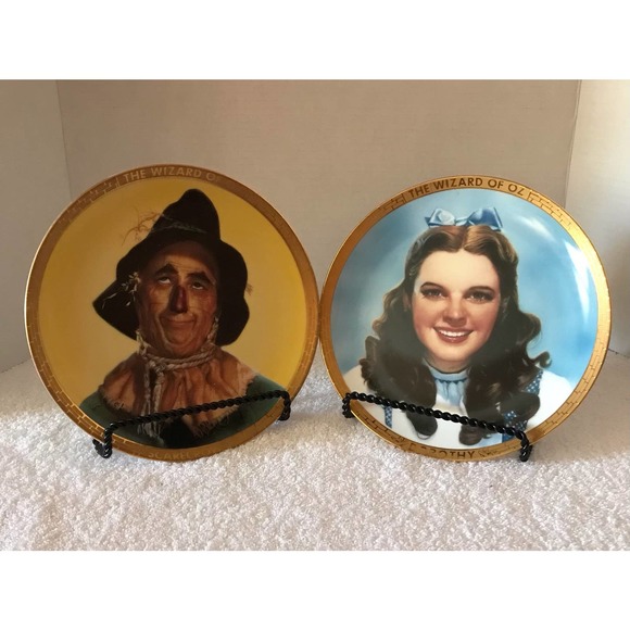 WIZARD OF OZ BY HAMILTON DOROTHY & SCARECROW PLATES - Picture 1 of 15